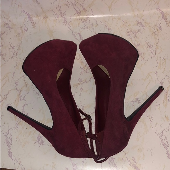 Maroon pump heels - Picture 4 of 4